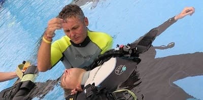 วิธีการเป็นนักดำน้ำ PADI Rescue Diver ในพัทยา ประเทศไทย